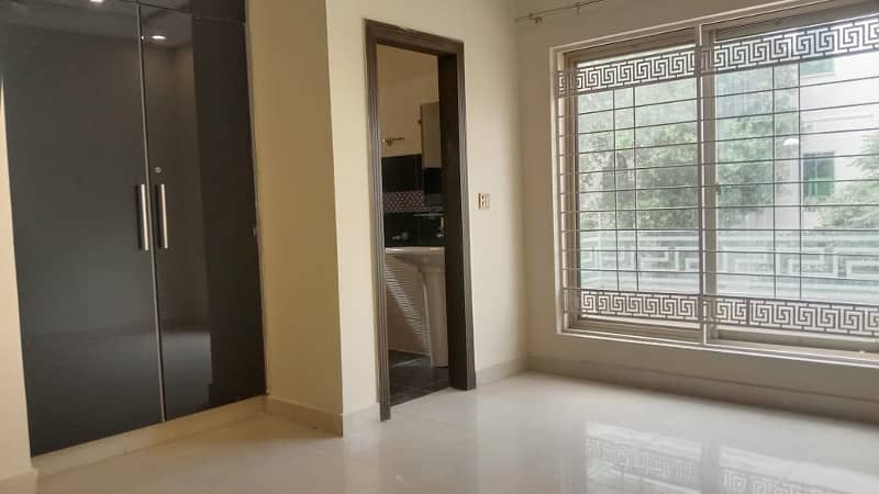 10 Marla Upper Portion For Rent in Bahria Town Lahore 16