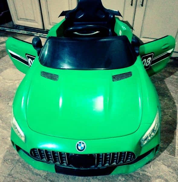 kids BMW car 10/10 condition like new with remotecontrol or swing mode 1