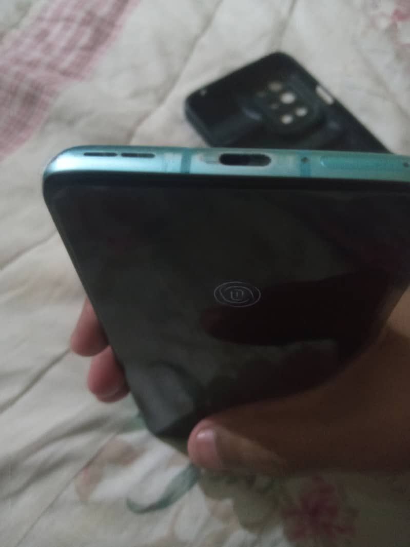 one plus 8t 12/256 with charger and back cover 3