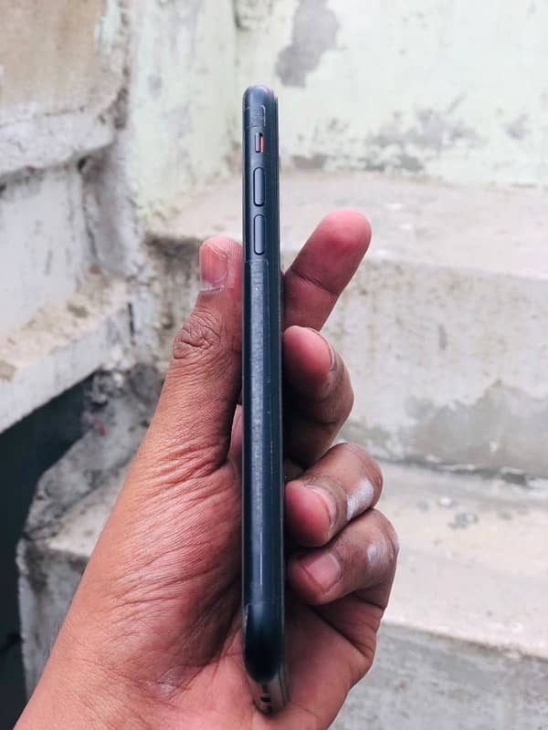 iphone xr 64gb condition 10/10 3