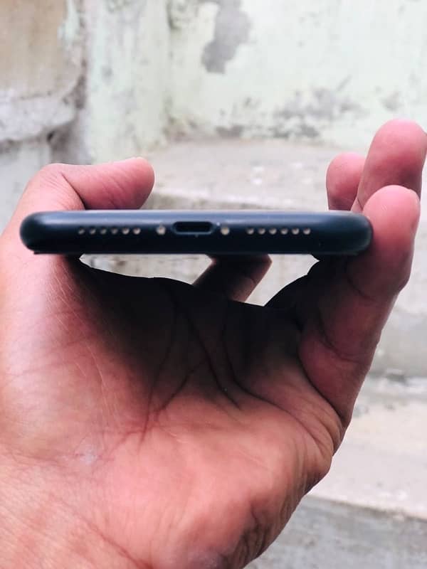 iphone xr 64gb condition 10/10 4