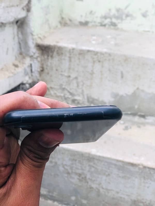 iphone xr 64gb condition 10/10 5