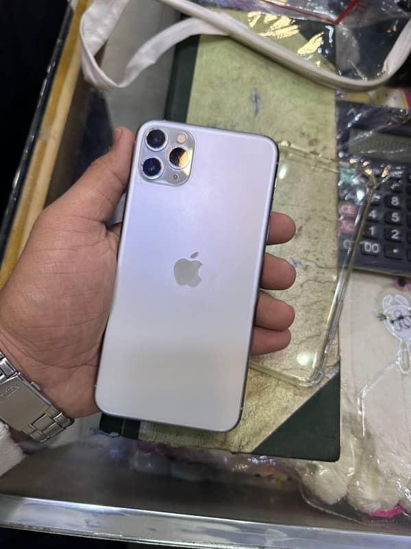 iPhone 11 Pro Max 256gb 89 health pta approved 4