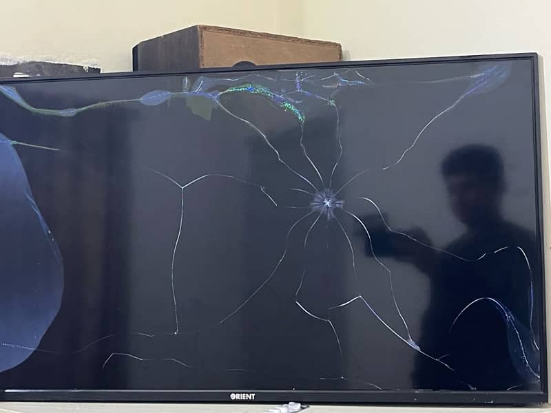 Orient LCD Tv Panel Broken 2