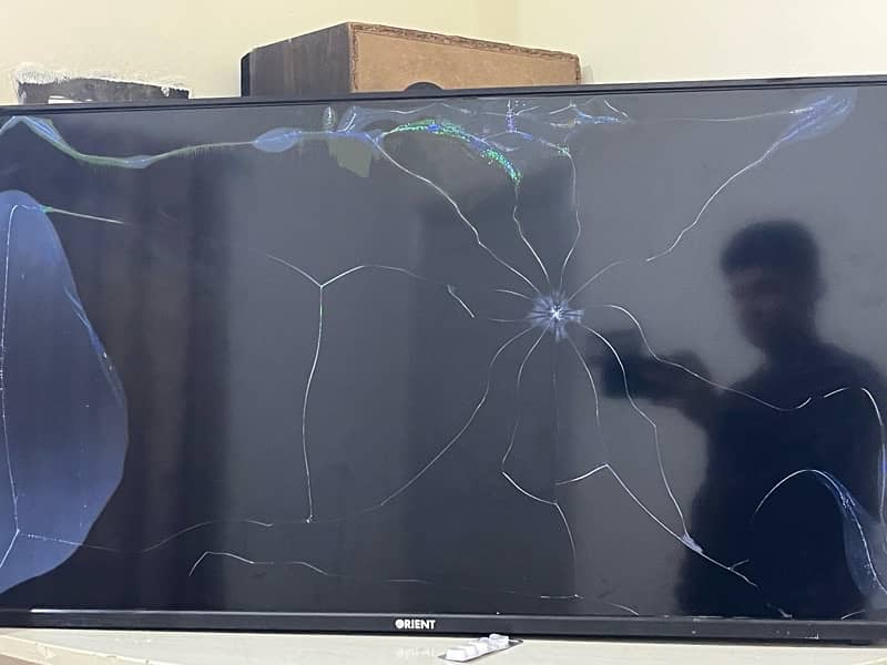 Orient LCD Tv Panel Broken 0