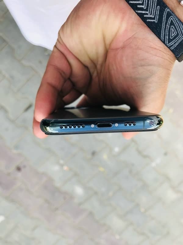 iphone 11 pro non PTA 2 month sim use time 2