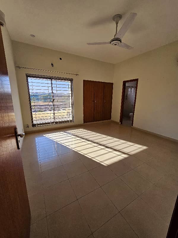 14 Marlas Tile Flooring Separate Gate All Facilities G-13/3 5