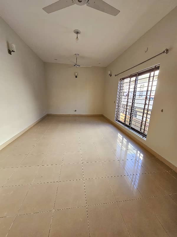 14 Marlas Tile Flooring Separate Gate All Facilities G-13/3 10