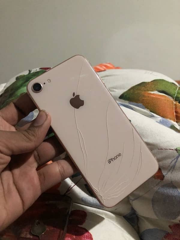 iPhone 8 Gold 3