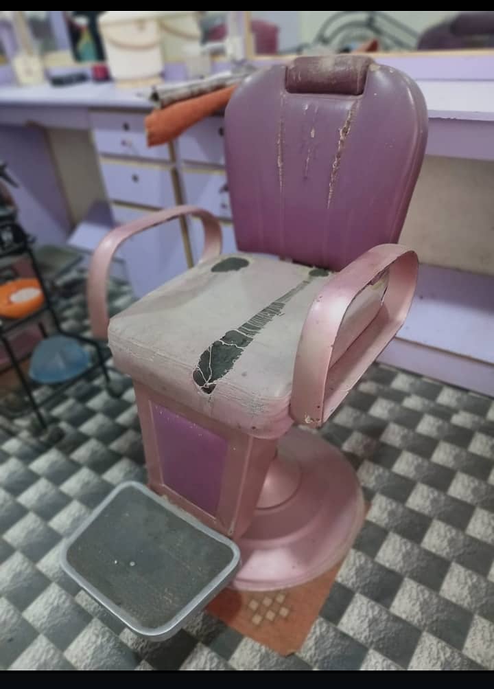 Beauty parlour chairs fro sell 0