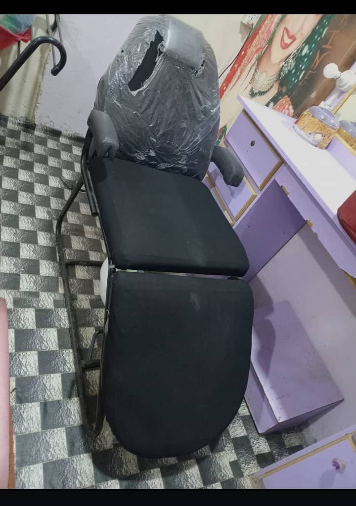 Beauty parlour chairs fro sell 1