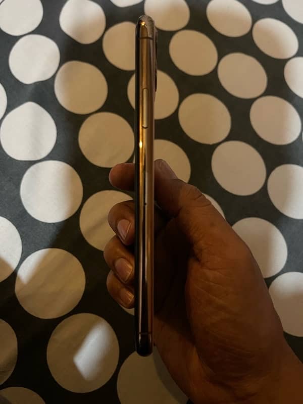 iphone 11 pro max golden colour 4