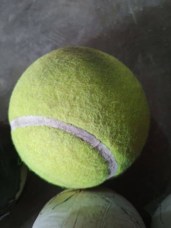 tennis balls 0