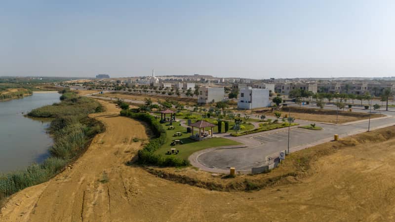 SINGLE BELT 235 SQ YARDPARK FACING CORNER NO TRANSFER FEES REAFY PLOTS NEAR TO JINNAH IN BAHRIA TOWN KARACHI PRECINCT 27 0