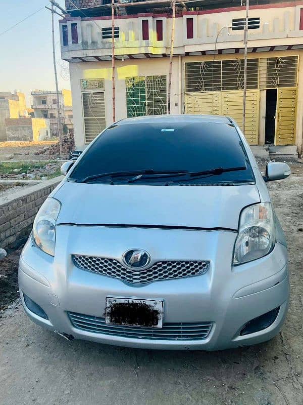 vitz silver color fully automatic A1 condition punjab num urgent sale 0