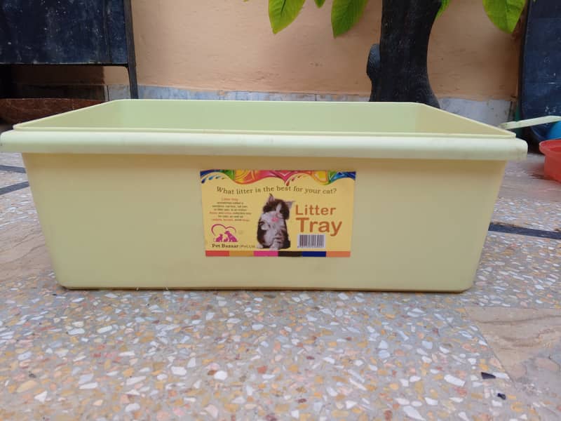 Cat litter tray with litter scoop 2