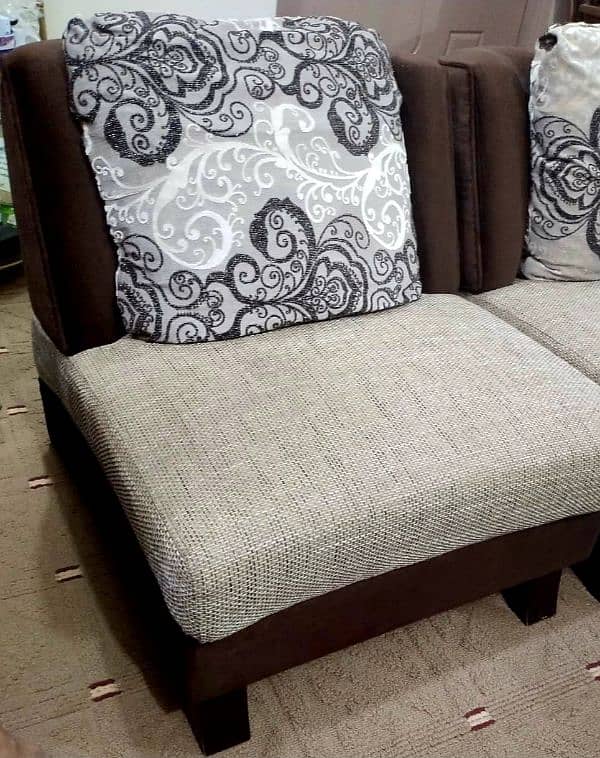 5 seater sofa set with table 1