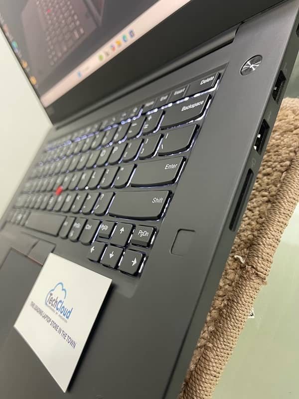 Lenovo Thinkpad P1 (Gen 3) corei7-10850H with 4gb nvidia grahics 5