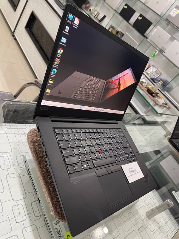 Lenovo Thinkpad P1 (Gen 3) corei7-10850H with 4gb nvidia grahics 7