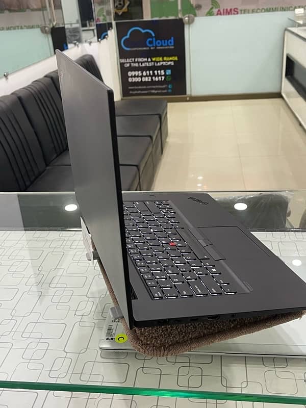 Lenovo Thinkpad P1 (Gen 3) corei7-10850H with 4gb nvidia grahics 15