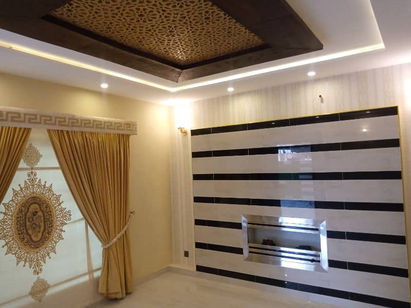 10 Marla Luxury House Available For Sale in Jasmine Block Bahria Town Lahore 2