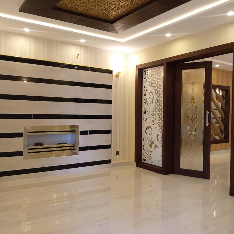 10 Marla Luxury House Available For Sale in Jasmine Block Bahria Town Lahore 3