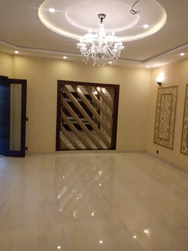 10 Marla Luxury House Available For Sale in Jasmine Block Bahria Town Lahore 17