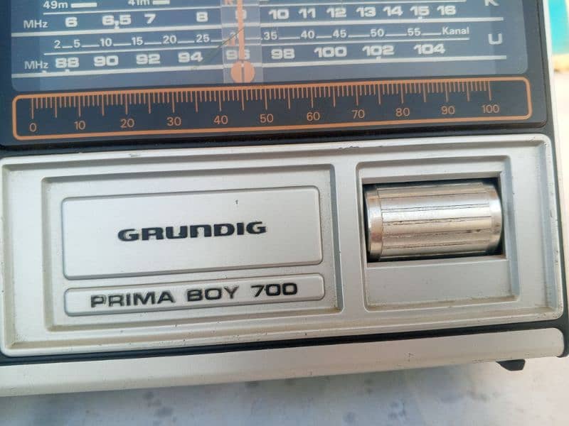 Radio Grundig 4 band 2