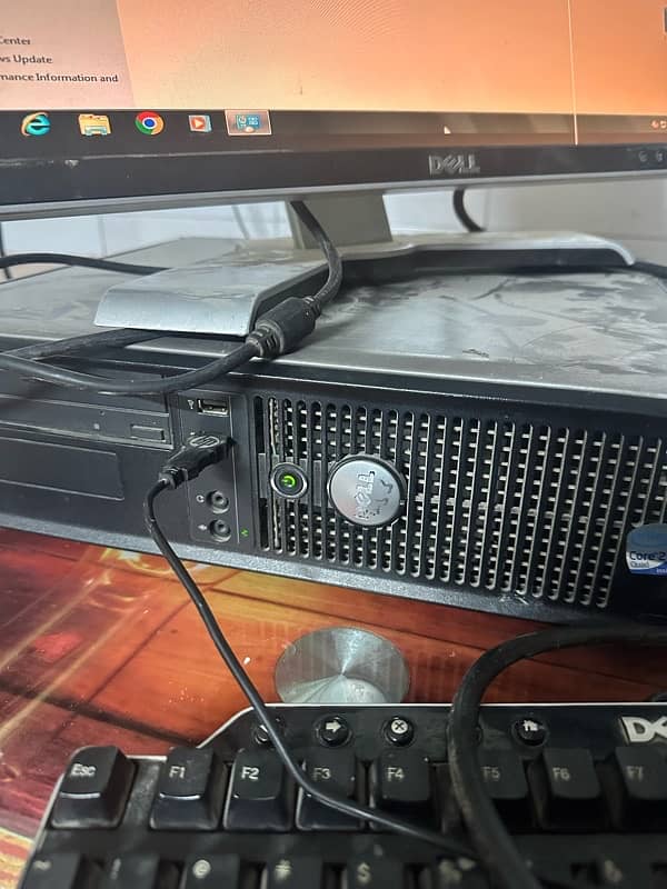 dell desktop PC with 19inch LCD 1