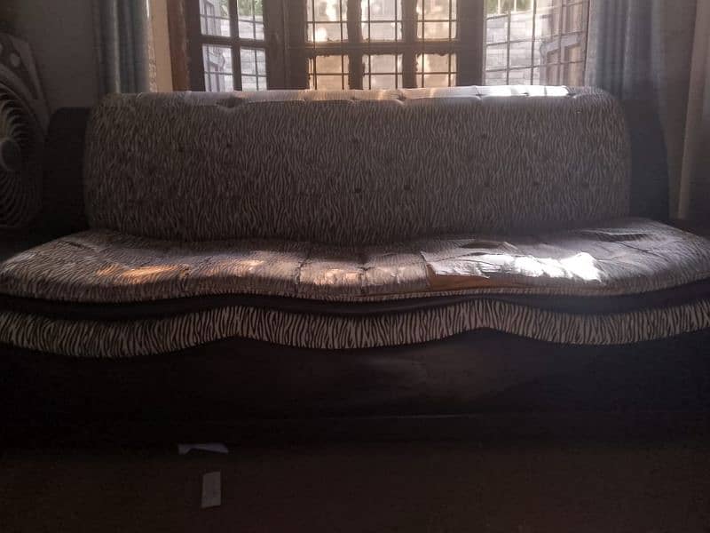 sofa set in  good condition available in chaklala scheme iii 1