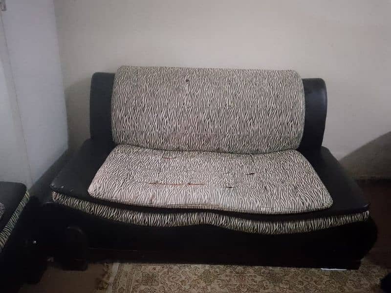 sofa set in  good condition available in chaklala scheme iii 3