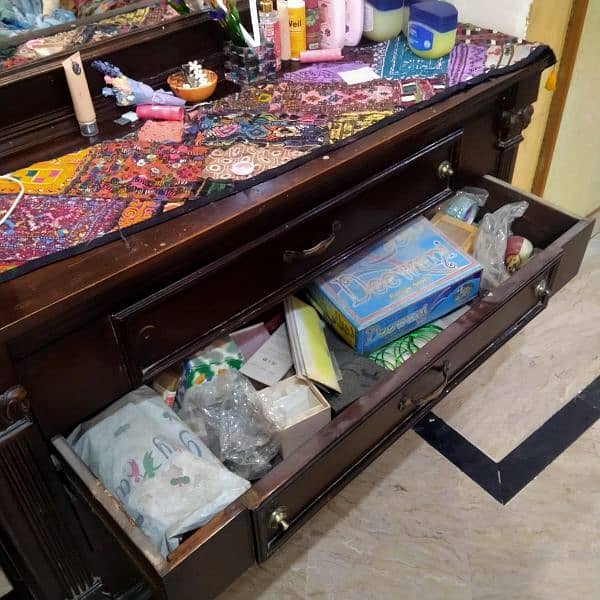 dressing table with drawers 1