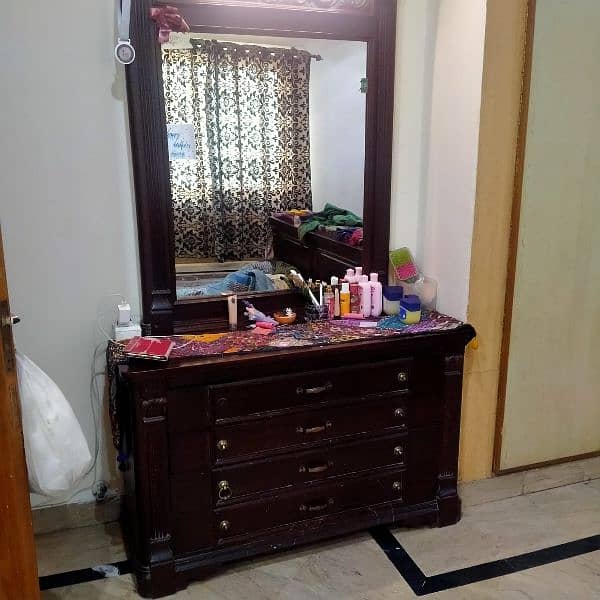 dressing table with drawers 2