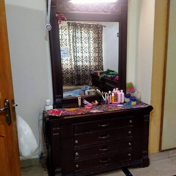 dressing table with drawers 4