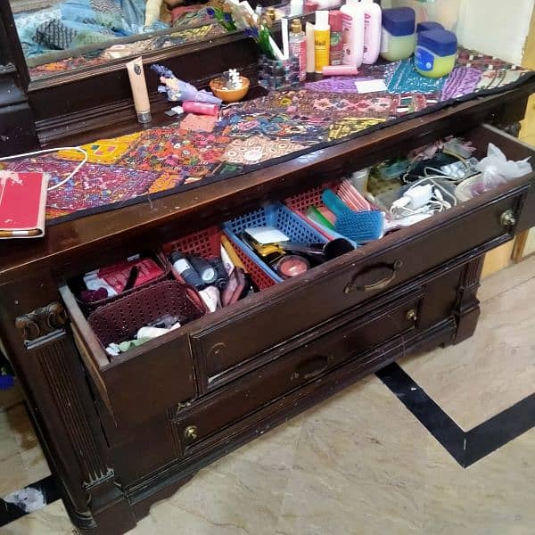 dressing table with drawers 8