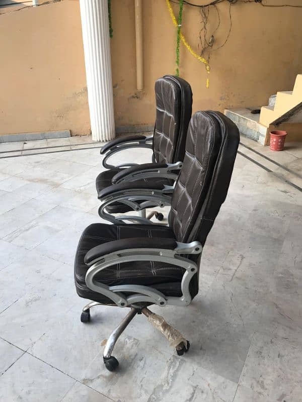 Revolving Chair in good condition 0