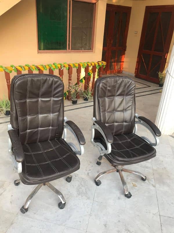 Revolving Chair in good condition 2