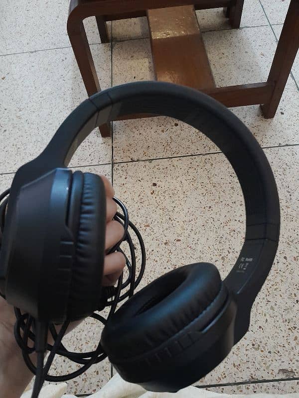 Headphones 0