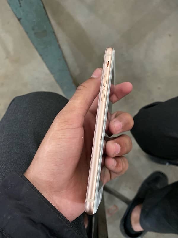 Iphone 8 (PTA APPROVED) 3