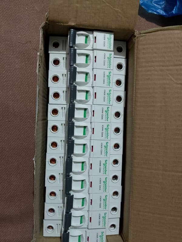 12Pice 16 Amp +12Pice 20 Amp 2