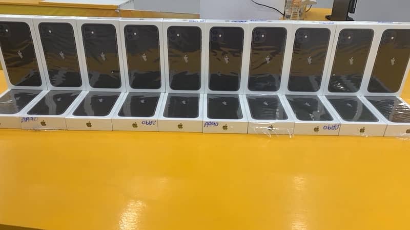 iphone 11 64gb jv box pack non active under apple 1 year warranty 6