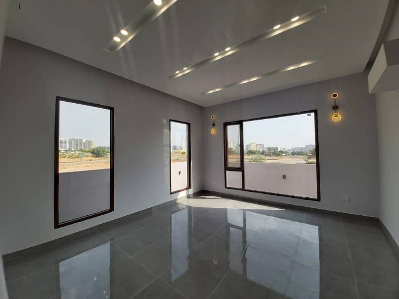 500sq yd Luxury Villa FOR SALE. 2km from Entrance of BTK. 6 Bed DDL 2 Kitchens 3