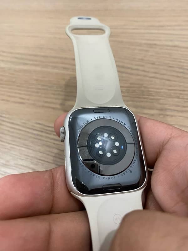 Apple Watch Series 7 45mm Starlight 1