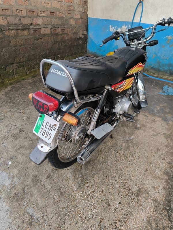 Honda CD 70 MotorCycle 4