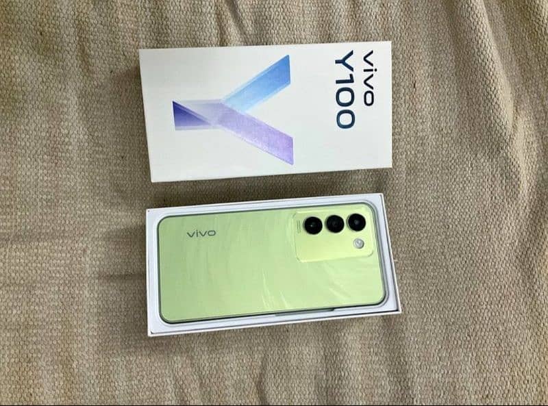 VIVO Y100 8+8/256 GB.  ONLY FEW DAYS USED. 1