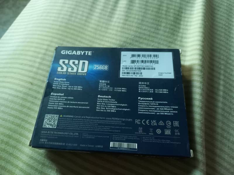 GIGABYTE 256 GB SSD 4