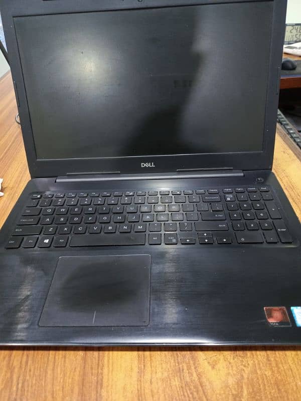 Dell Inspiron 5570 1