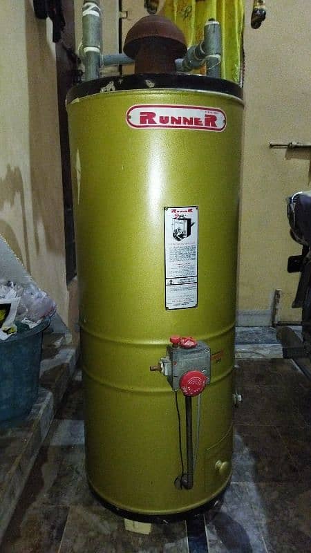 Gas Water storage Geyser 20 Gallons make Runner 1