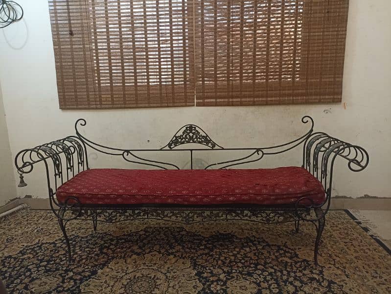 iron sofa 0