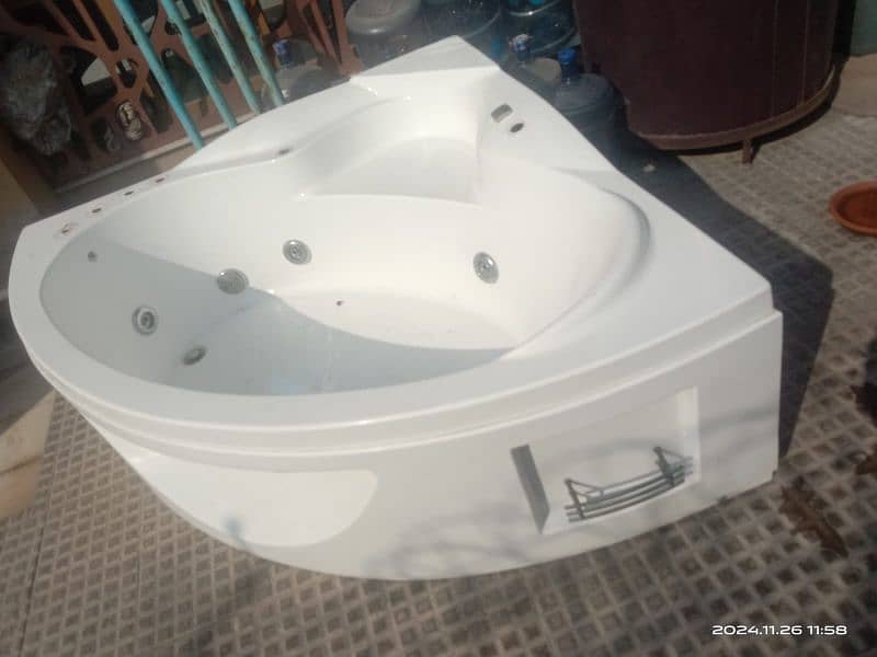 jacuzzi bath tub 0